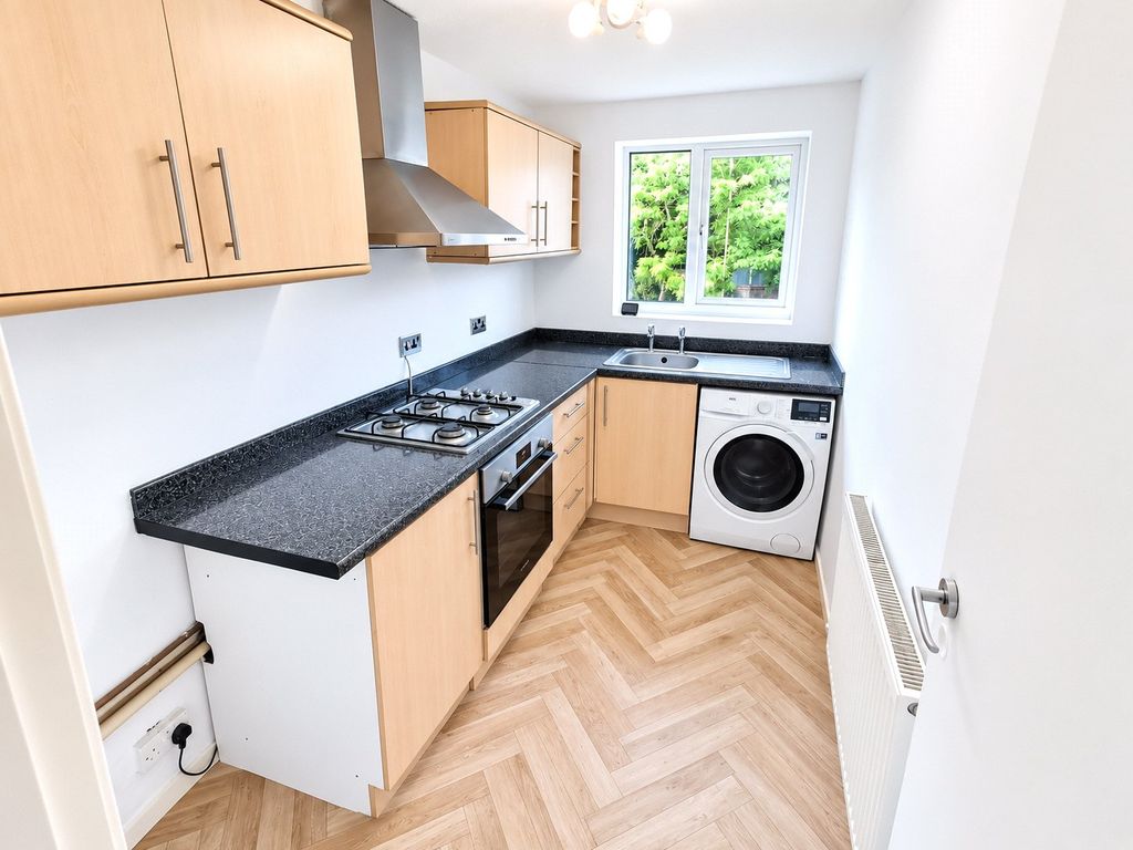 Property photo 2 of 8 Kitchen