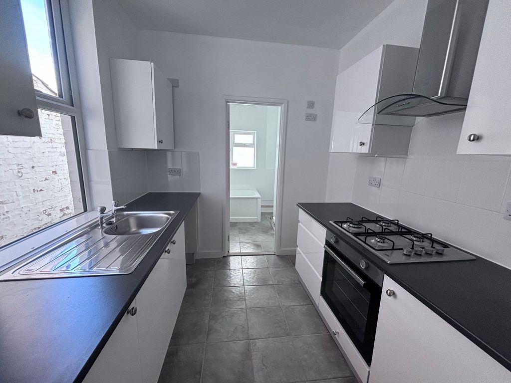 Property photo 2 of 10 3