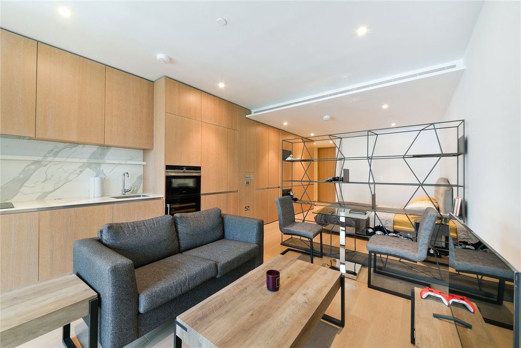Property photo 1 of 13 Ellington Tower