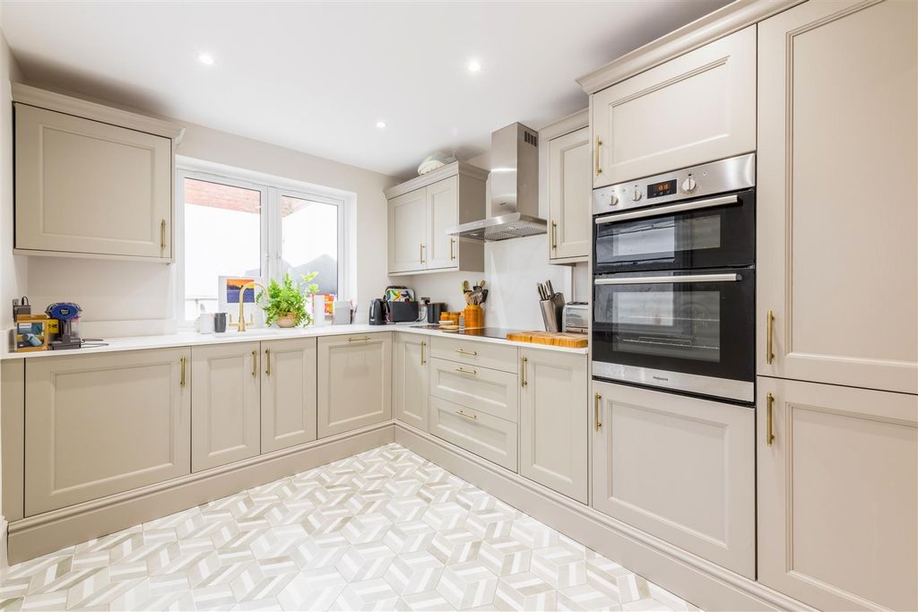 Property photo 3 of 21 35 Coventry Street-2.Jpg