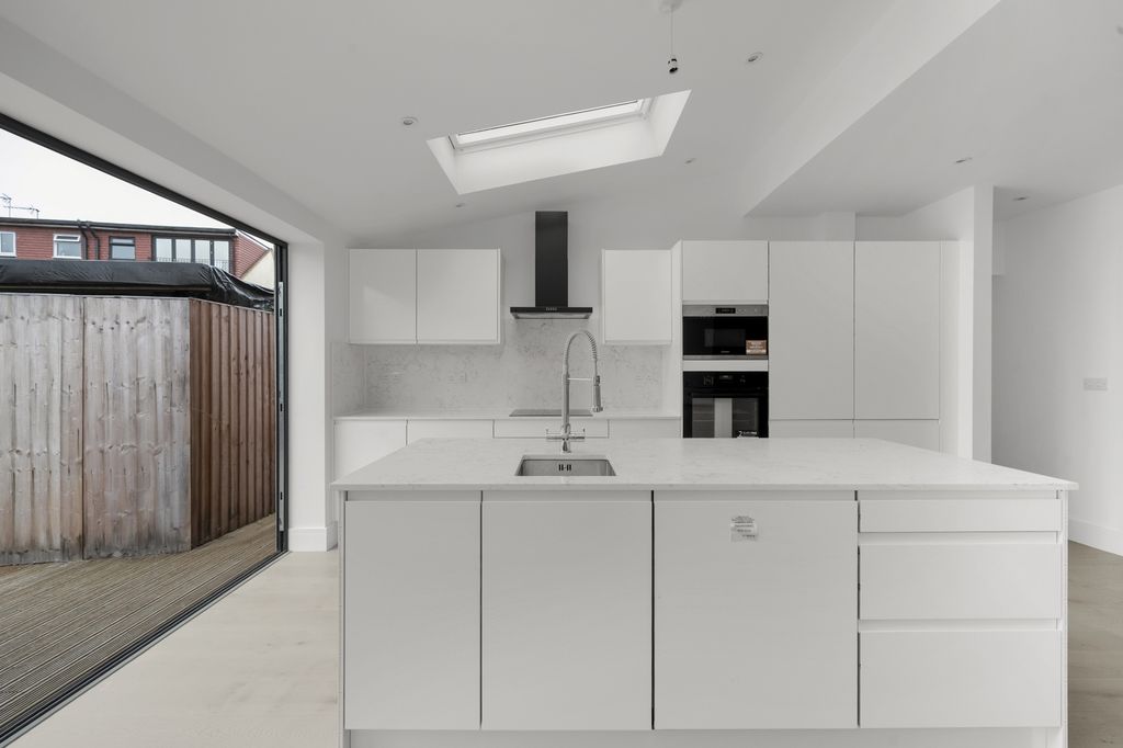 Property photo 2 of 32 Kitchen