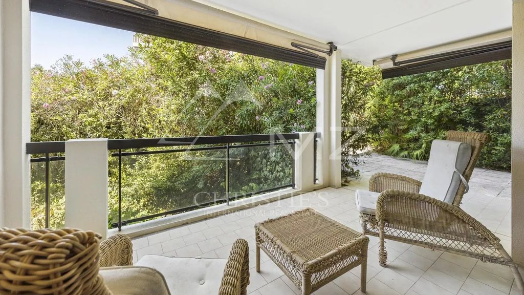 Property photo 1 of 12 Quartier Montrose, 3-Room Apartment With Garden Of 148m2