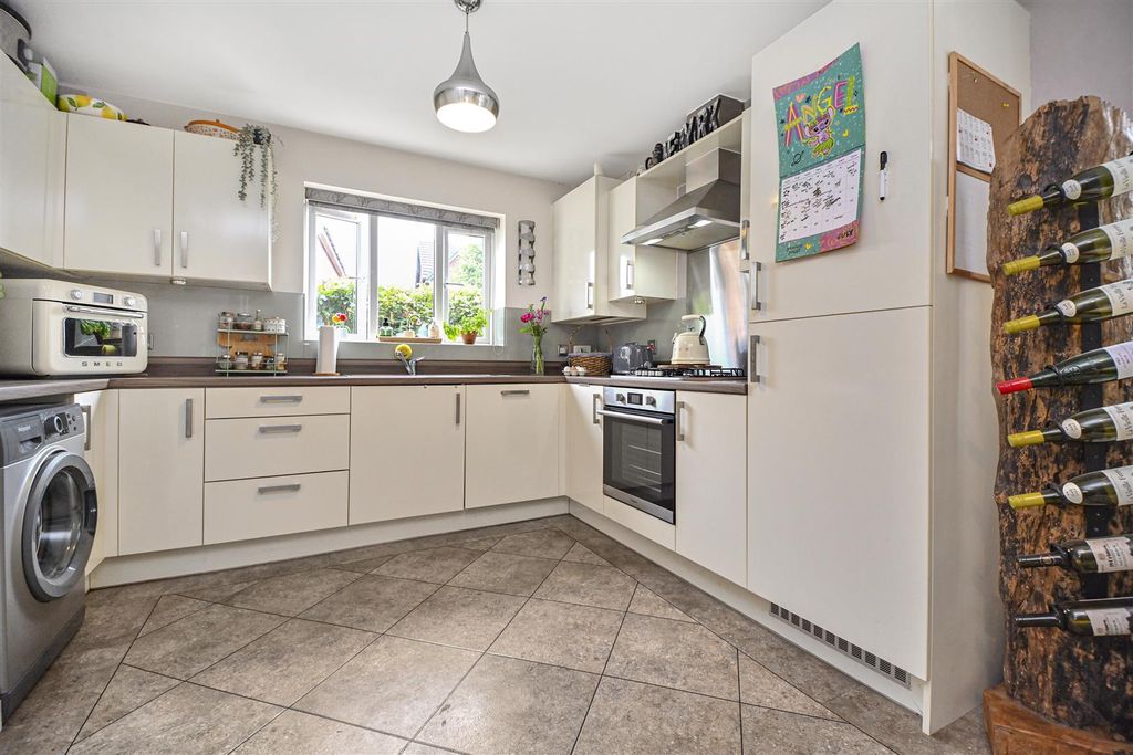 Property photo 3 of 46 9 Meadow Beck Dining Kitchen (2).Jpg