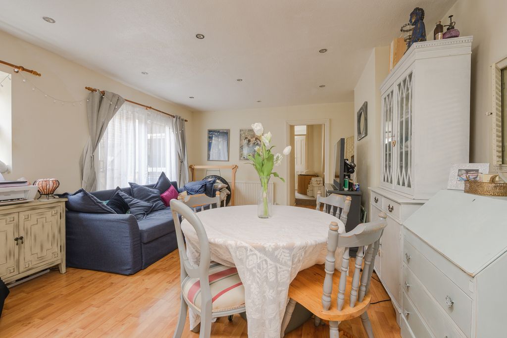 Property photo 3 of 10 Picture No. 05