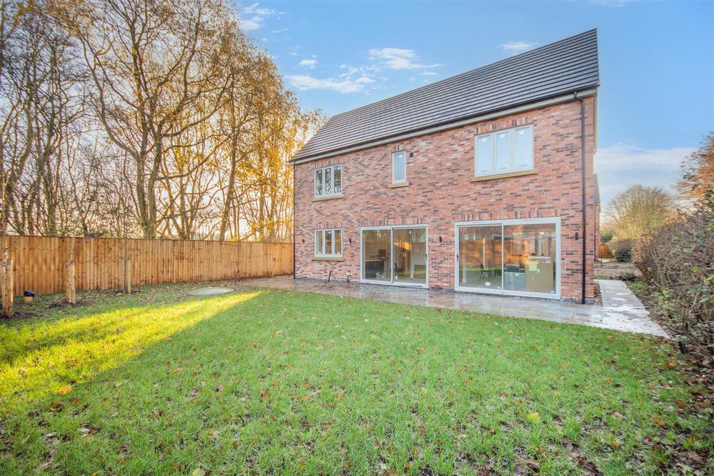 Property photo 3 of 46 8672135-Exterior43.Jpg