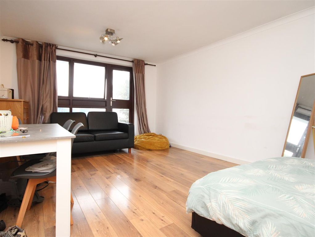 Property photo 2 of 10 Bedroom3.Jpg