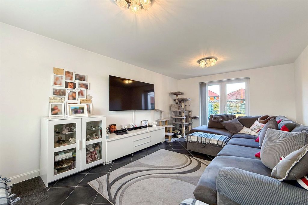 Property photo 3 of 19 Picture No. 17