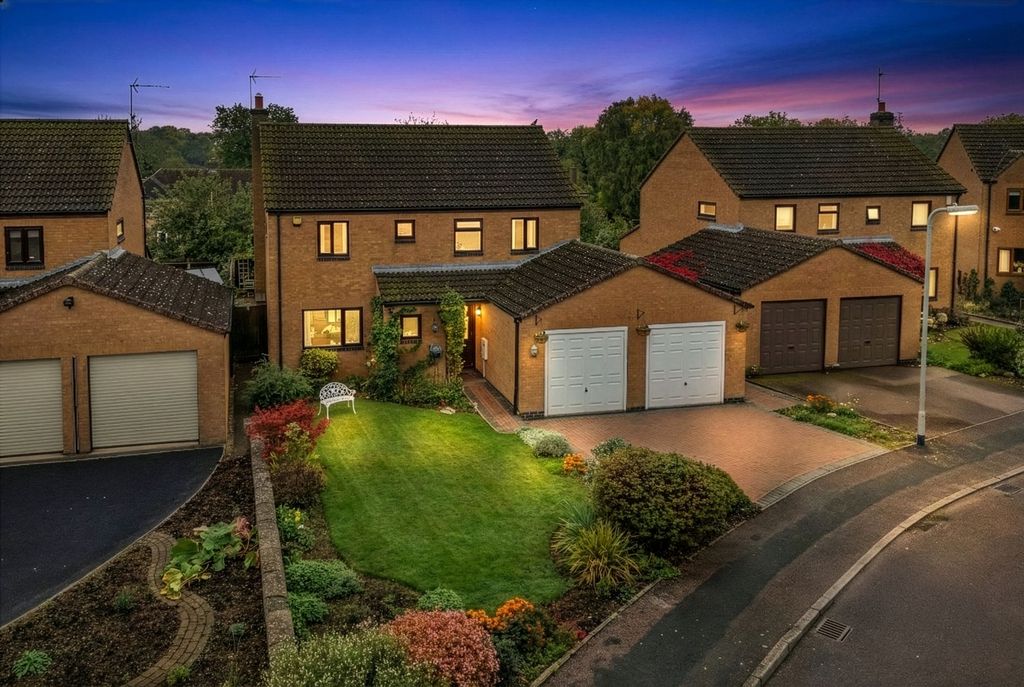 Property photo 1 of 46 Dusk