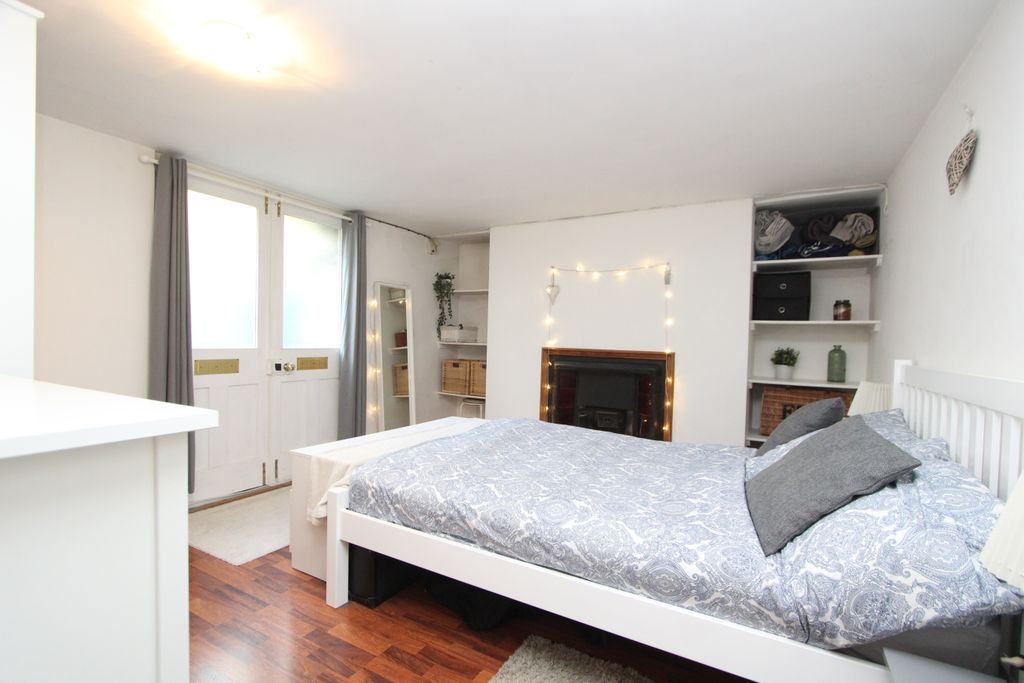 Property photo 3 of 6 Photo 03