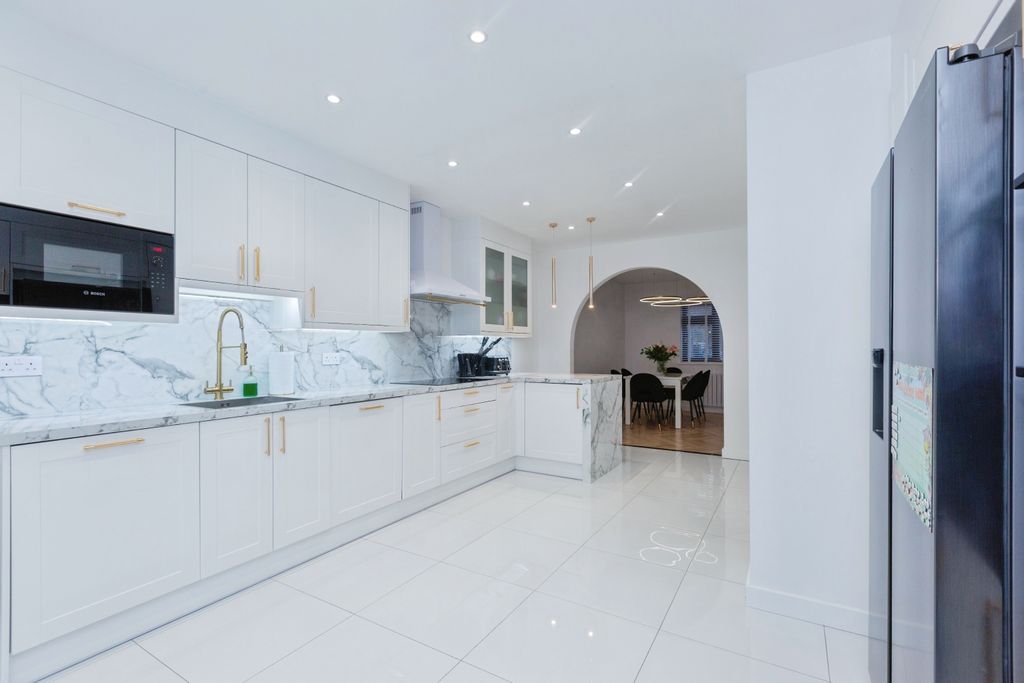 Property photo 3 of 20 Photo #3