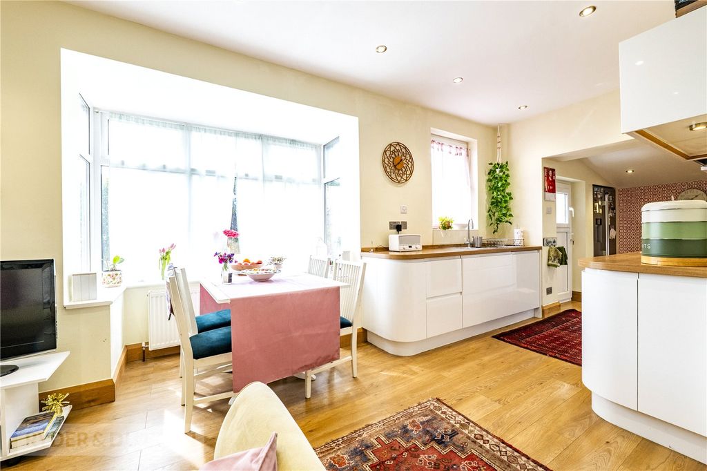 Property photo 3 of 22 Kitchen Diner