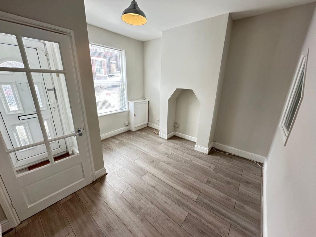 Property photo 2 of 16 5015102