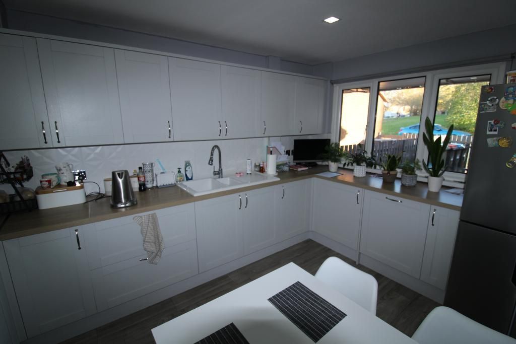 Property photo 3 of 13 Kitchen