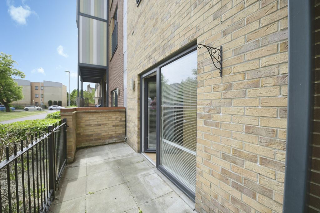 Property photo 3 of 18