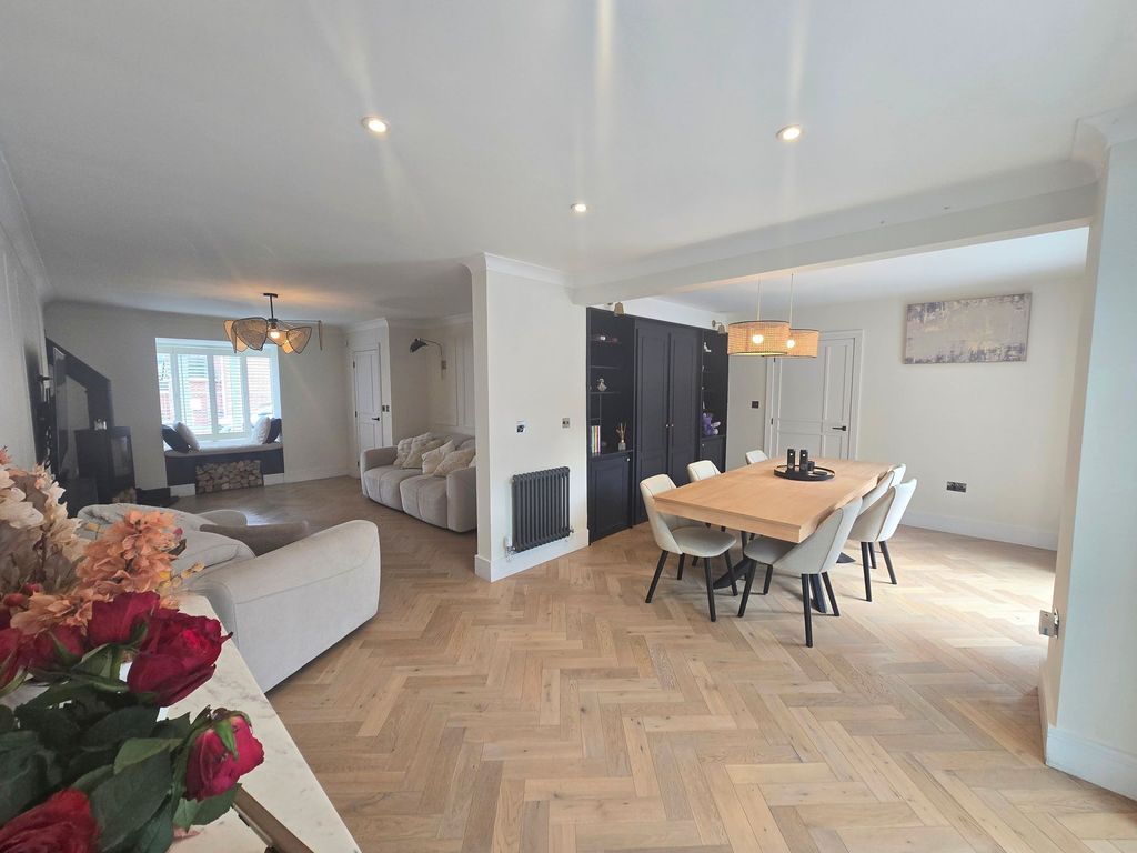 Property photo 3 of 40 Dining Room