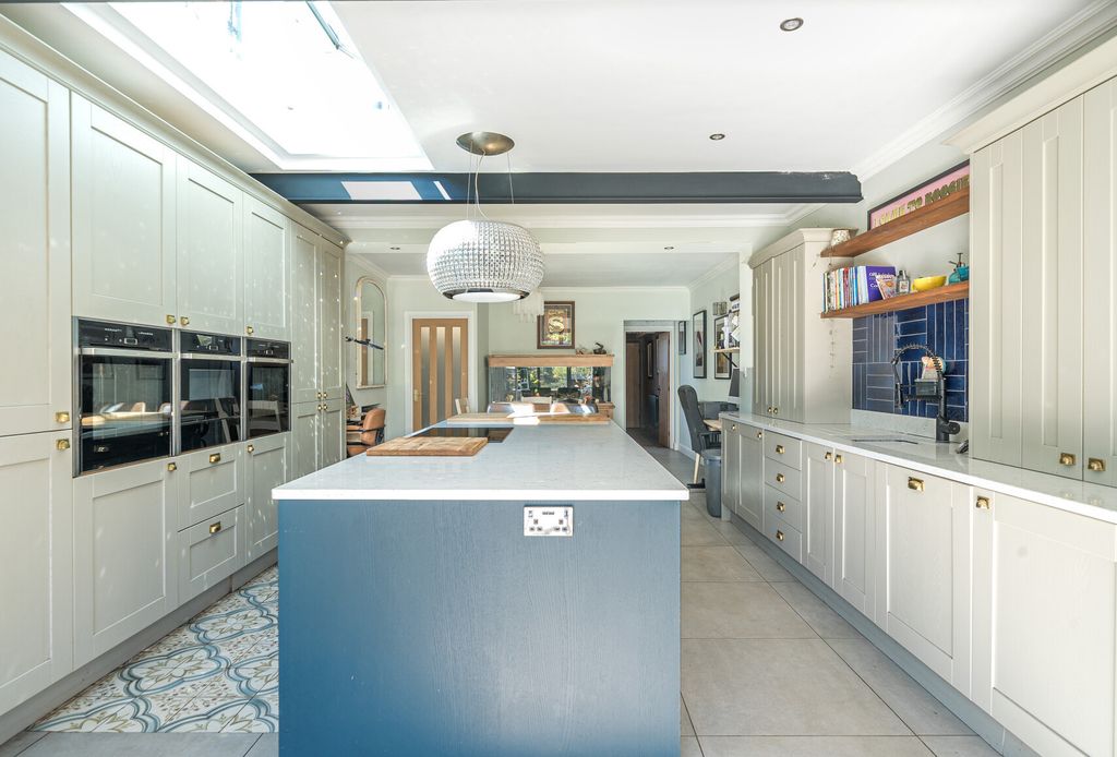 Property photo 3 of 23 1355143-4-68d1572...