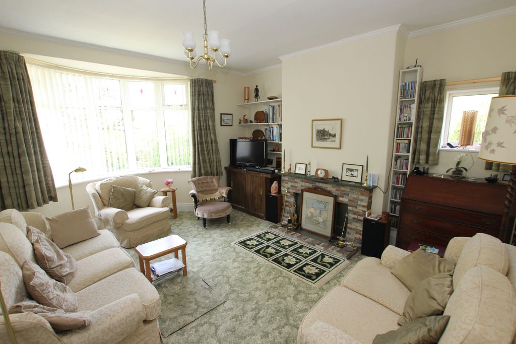 Property photo 2 of 33