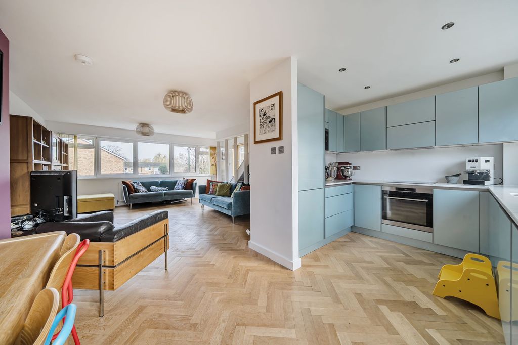 Property photo 3 of 17