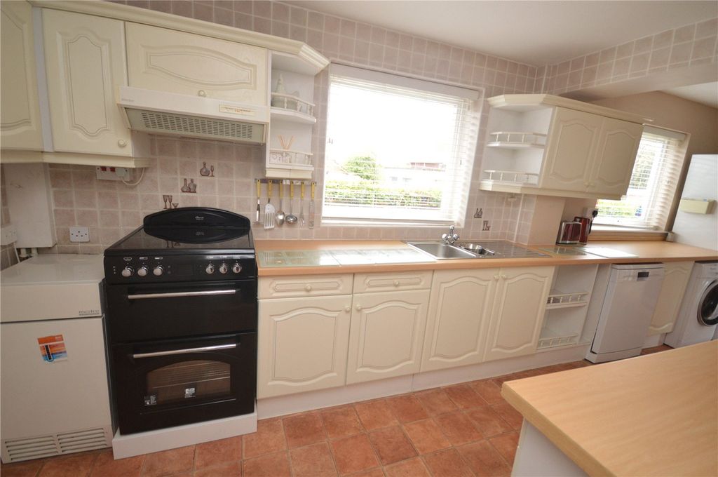 Property photo 3 of 20 Kitchen/Breakfast