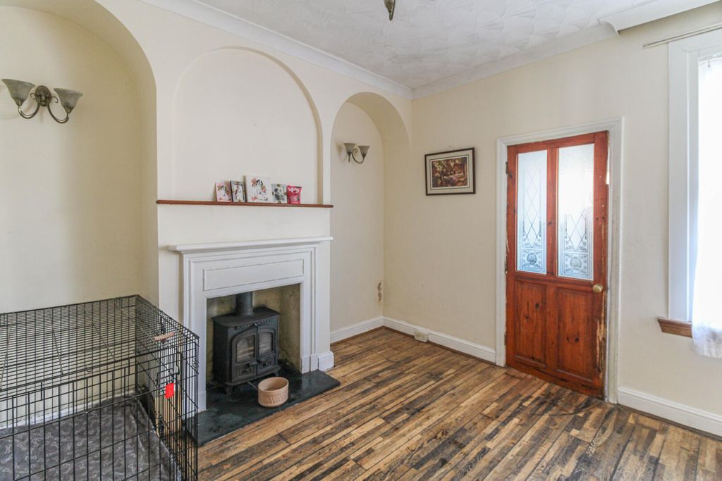 Property photo 3 of 10 Living Room