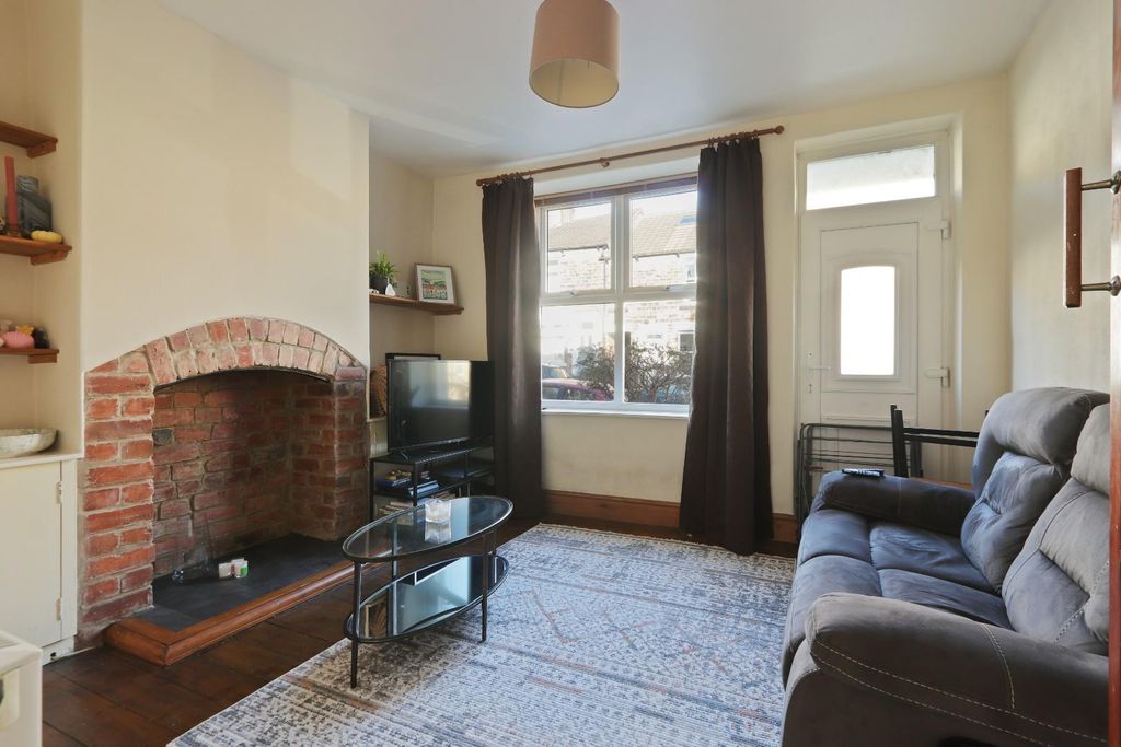 Property photo 2 of 22 Living Room