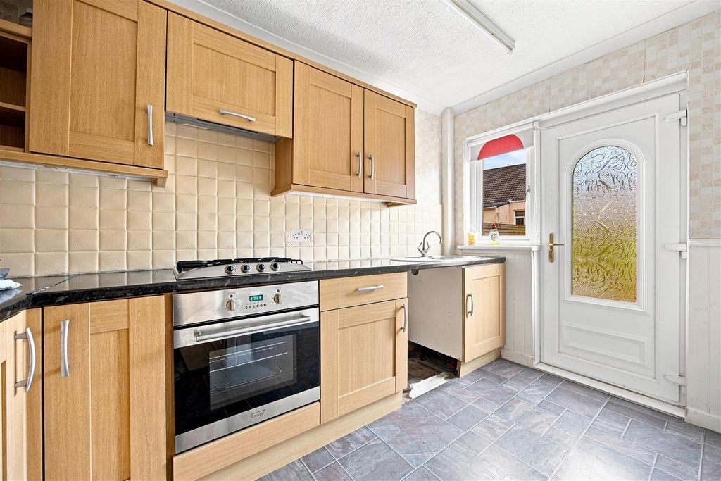 Property photo 2 of 15 09-5_Fellsview_Ave_Kirkintilloch_009.Jpg