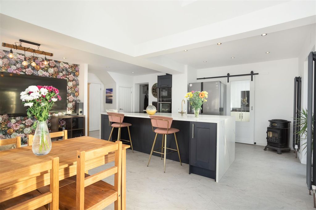 Property photo 2 of 24 00009.Jpg