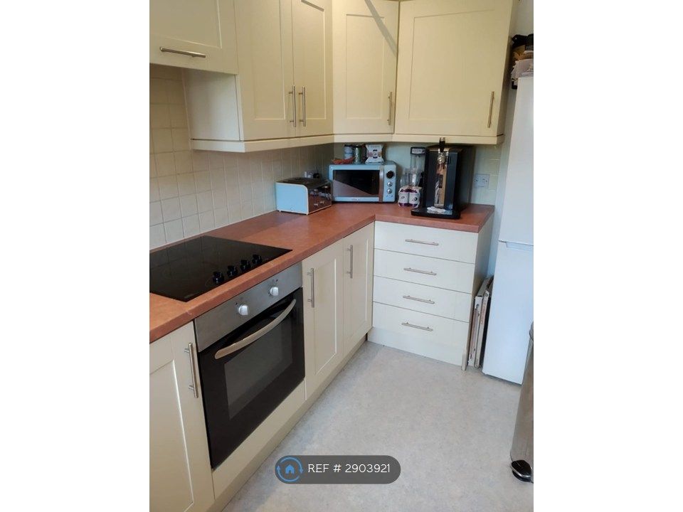 Property photo 3 of 8 Kitchen