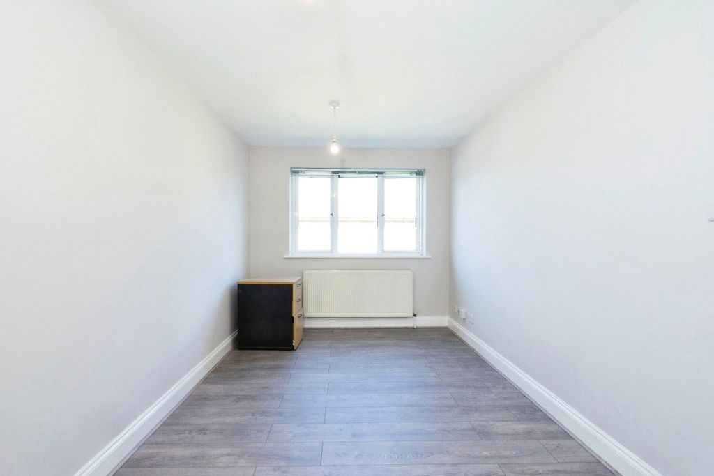 Property photo 3 of 10 Living Room