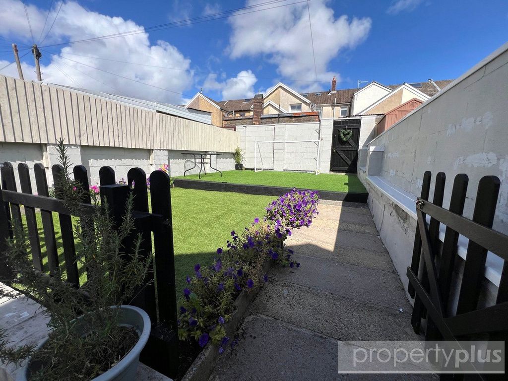 Property photo 2 of 15 Picture No. 14