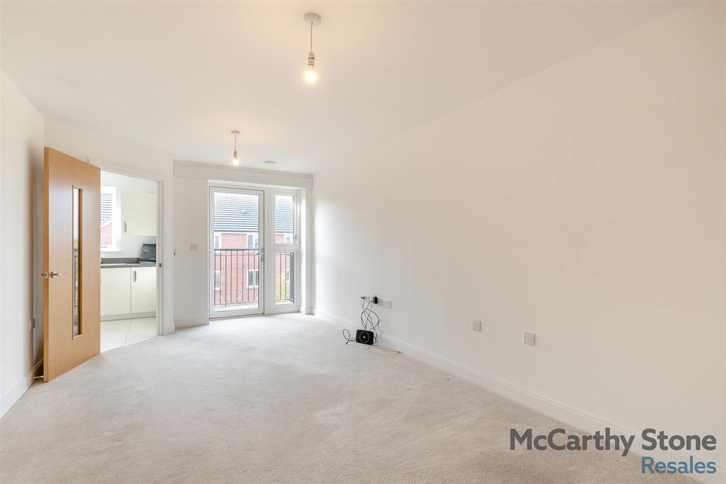 Property photo 3 of 19 8668378-Interior11.Jpg