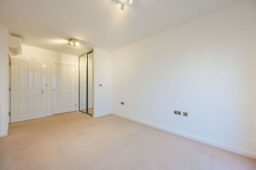 Property photo 3 of 28