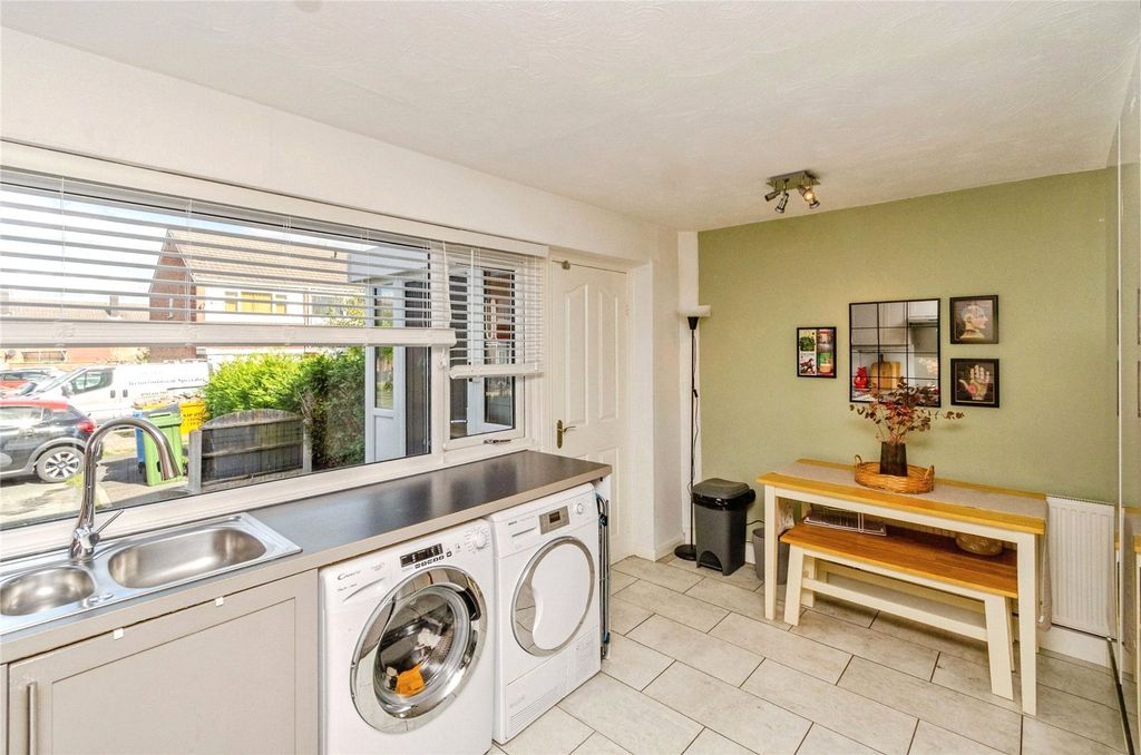 Property photo 3 of 17 Breakfast Kitchen