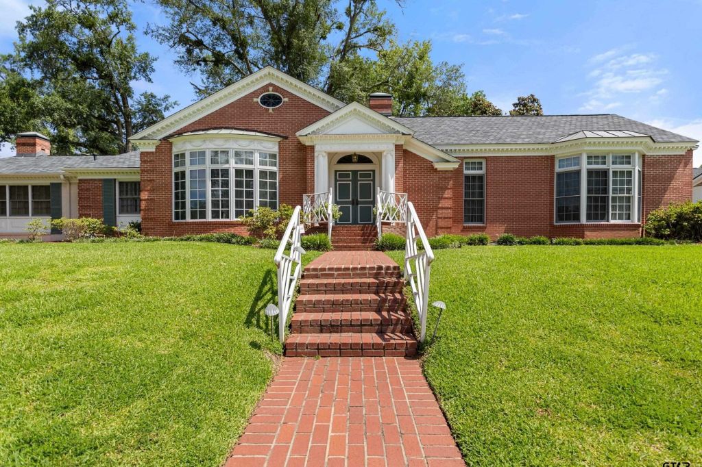 Property photo 1 of 30