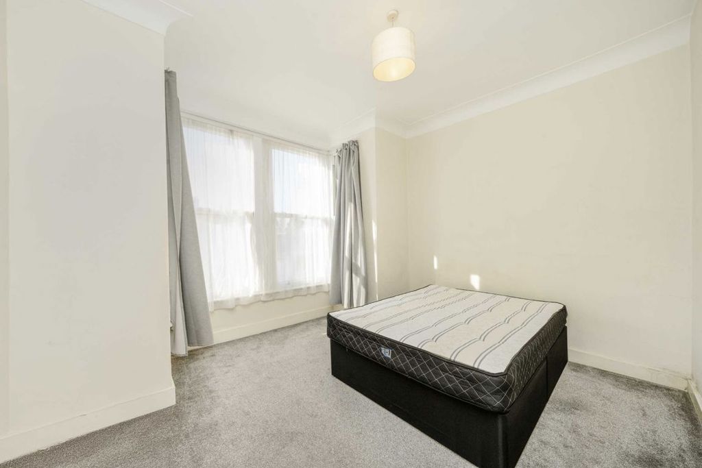 Property photo 3 of 4
