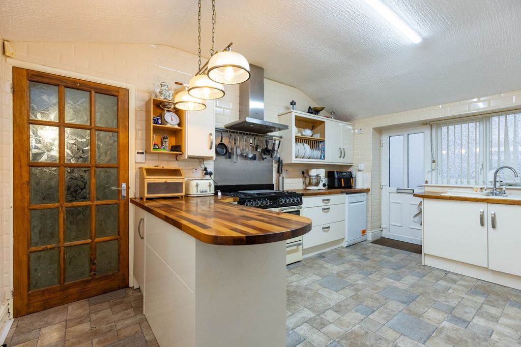 Property photo 3 of 20 Breakfast Kitchen