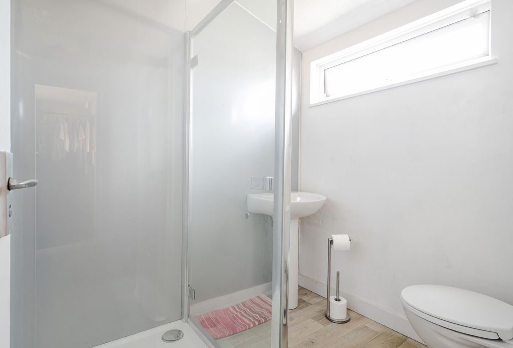 Property photo 3 of 19 Shower Room