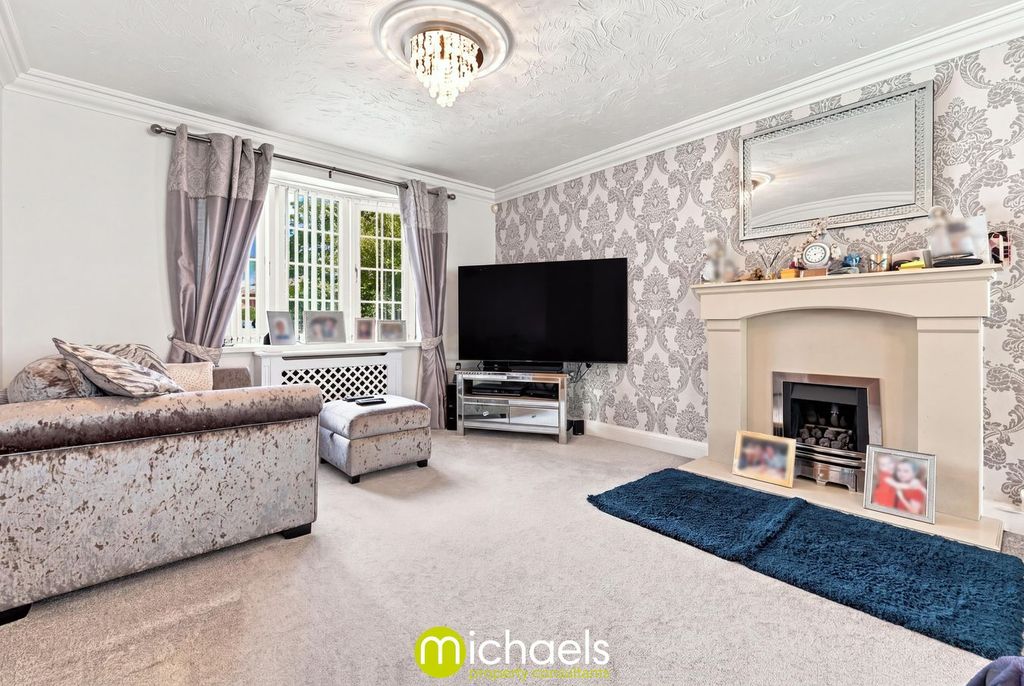 Property photo 2 of 32