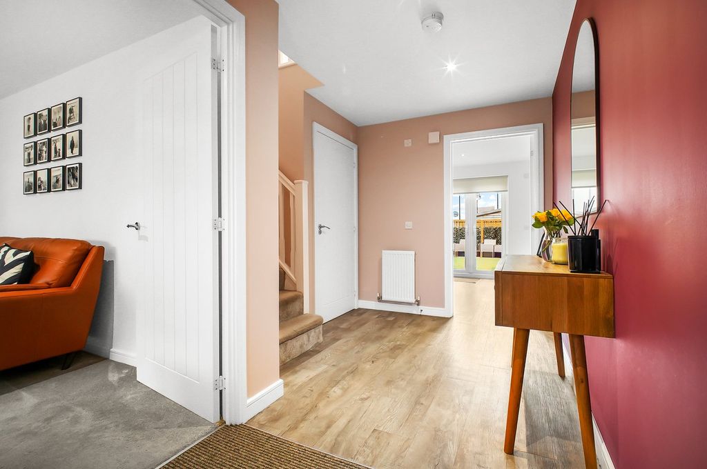 Property photo 2 of 27