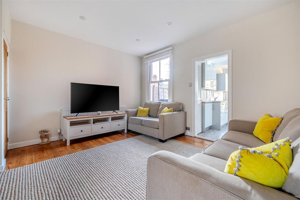 Property photo 3 of 10 Living Room