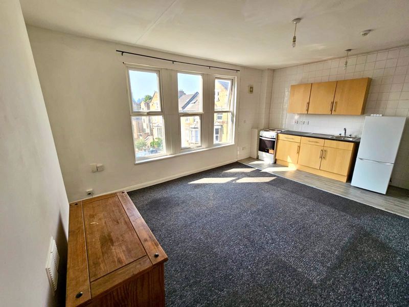 Property photo 3 of 7 Photo 6