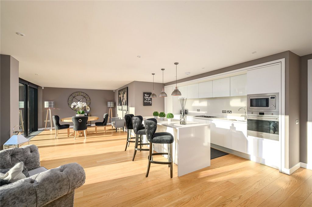 Property photo 1 of 12 Sitting Room/Kitchen