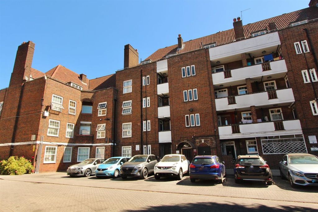 Property photo 2 of 14 Pentland House, N16