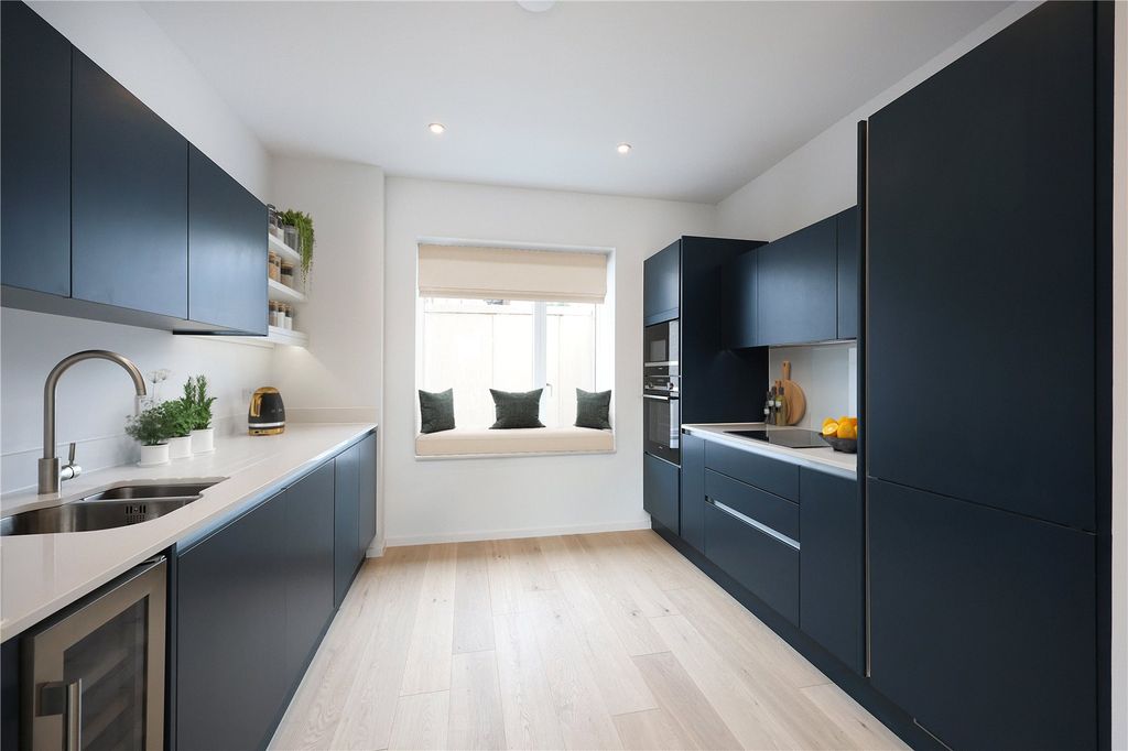 Property photo 3 of 8 Show Home