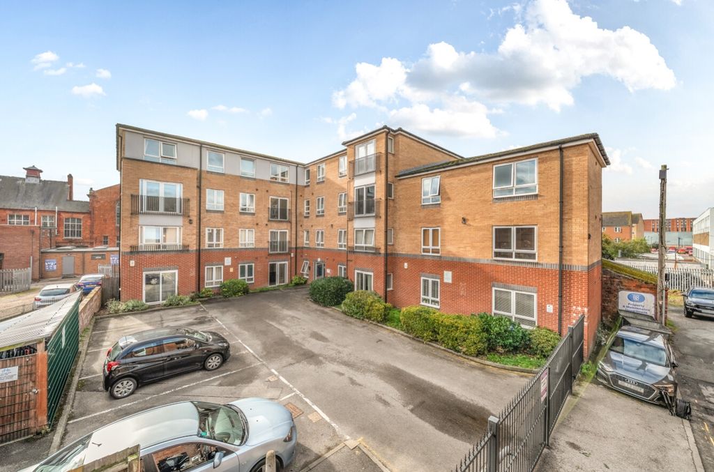 Property photo 1 of 11 -68F8922247424-l-1371853-2-68F775d37c002