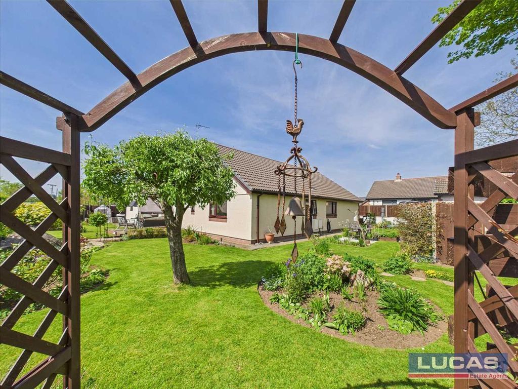 Property photo 2 of 33