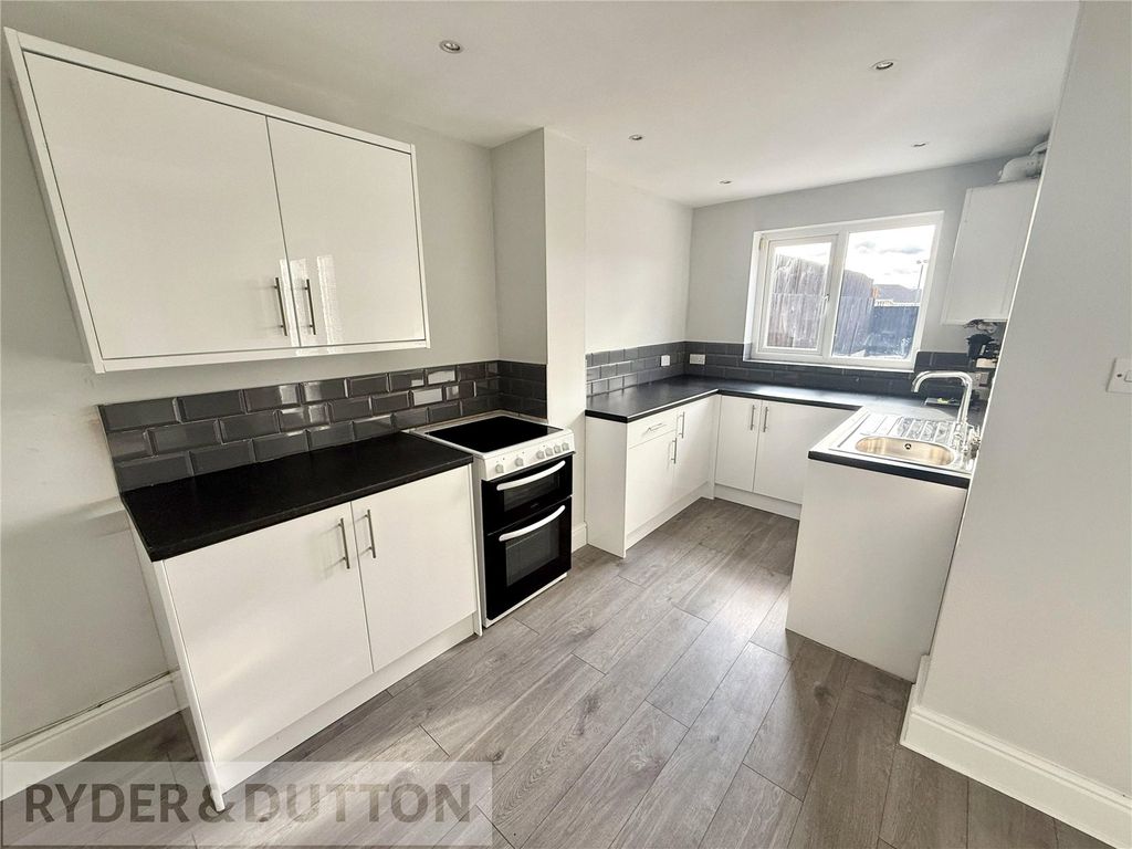 Property photo 3 of 34 Kitchen