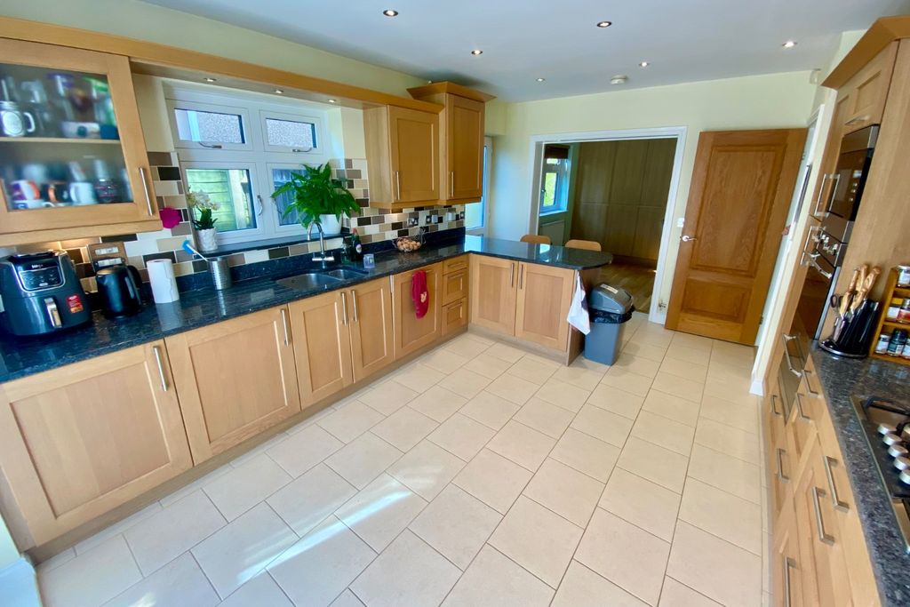 Property photo 3 of 33 3718538