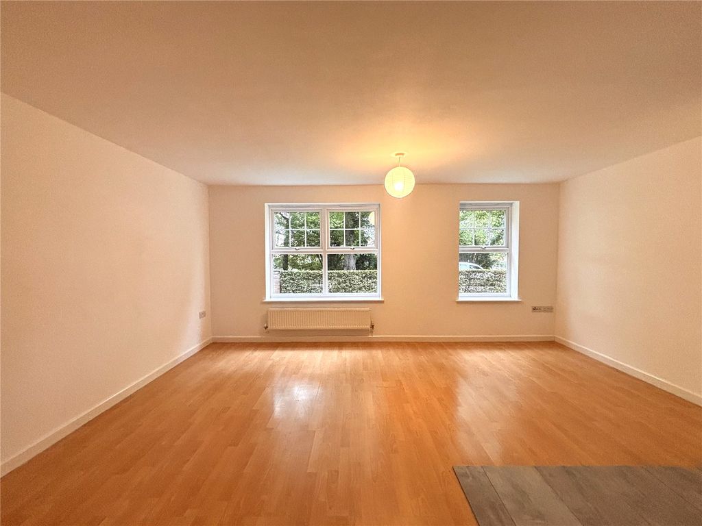 Property photo 2 of 11 Lounge