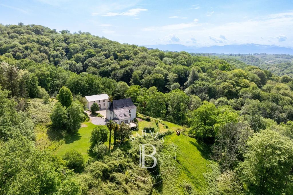 Property photo 2 of 36
